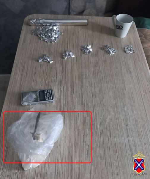 В Волжском Волгоградской области полицейские задержали сбытчиков наркотиков